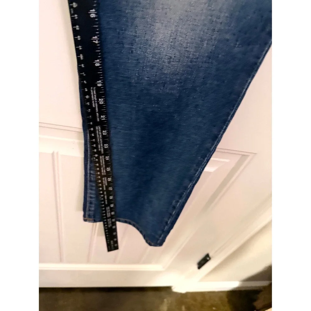 True Religion Jeans Mens 34 Straight Leg Blue Medium Wash EUC